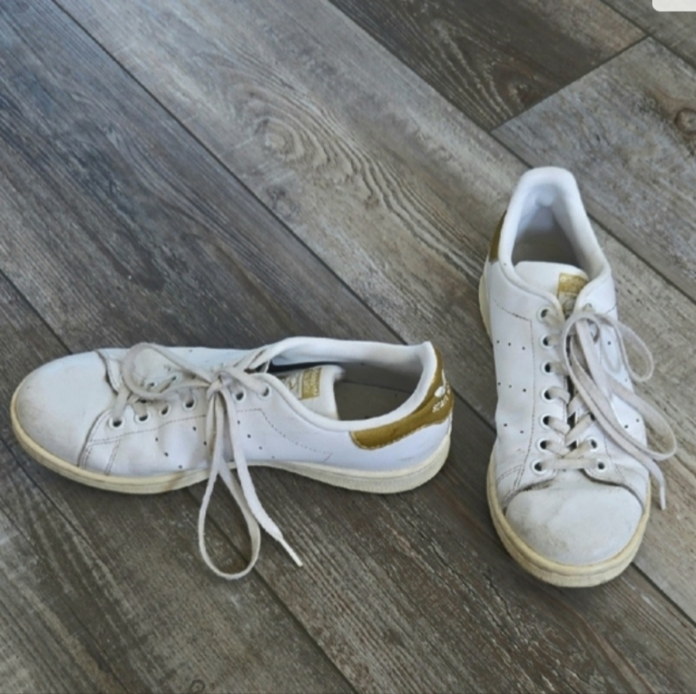 Addidas White and Gold Sneakers (Size 6 Mens Or Size 8 Womens)